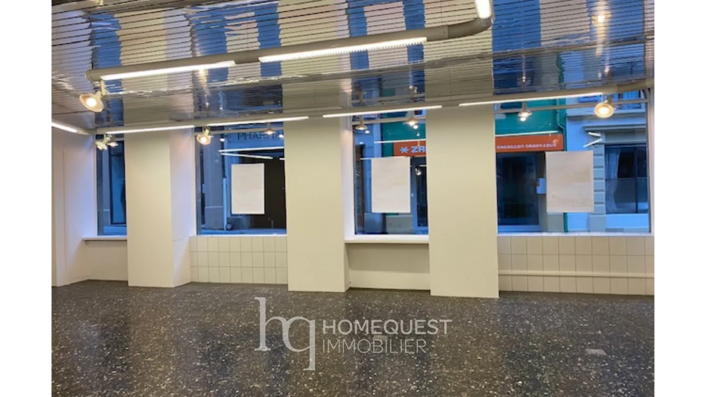 Große Fensterfront und 73 m2 Gewerbefläche, mit 45 m2 Lager - Foto 1 von 4