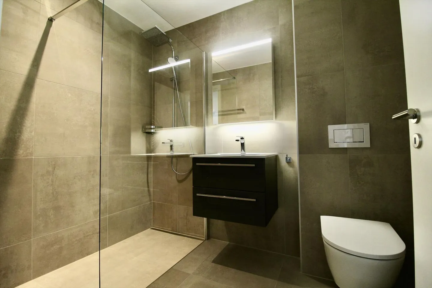 Two-room apartment, bright and new, with a view and large terrace - Photo 9 of 11