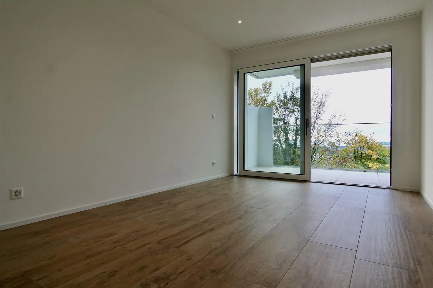 Two-room apartment, bright and new, with a view and large terrace - Photo 7 of 11