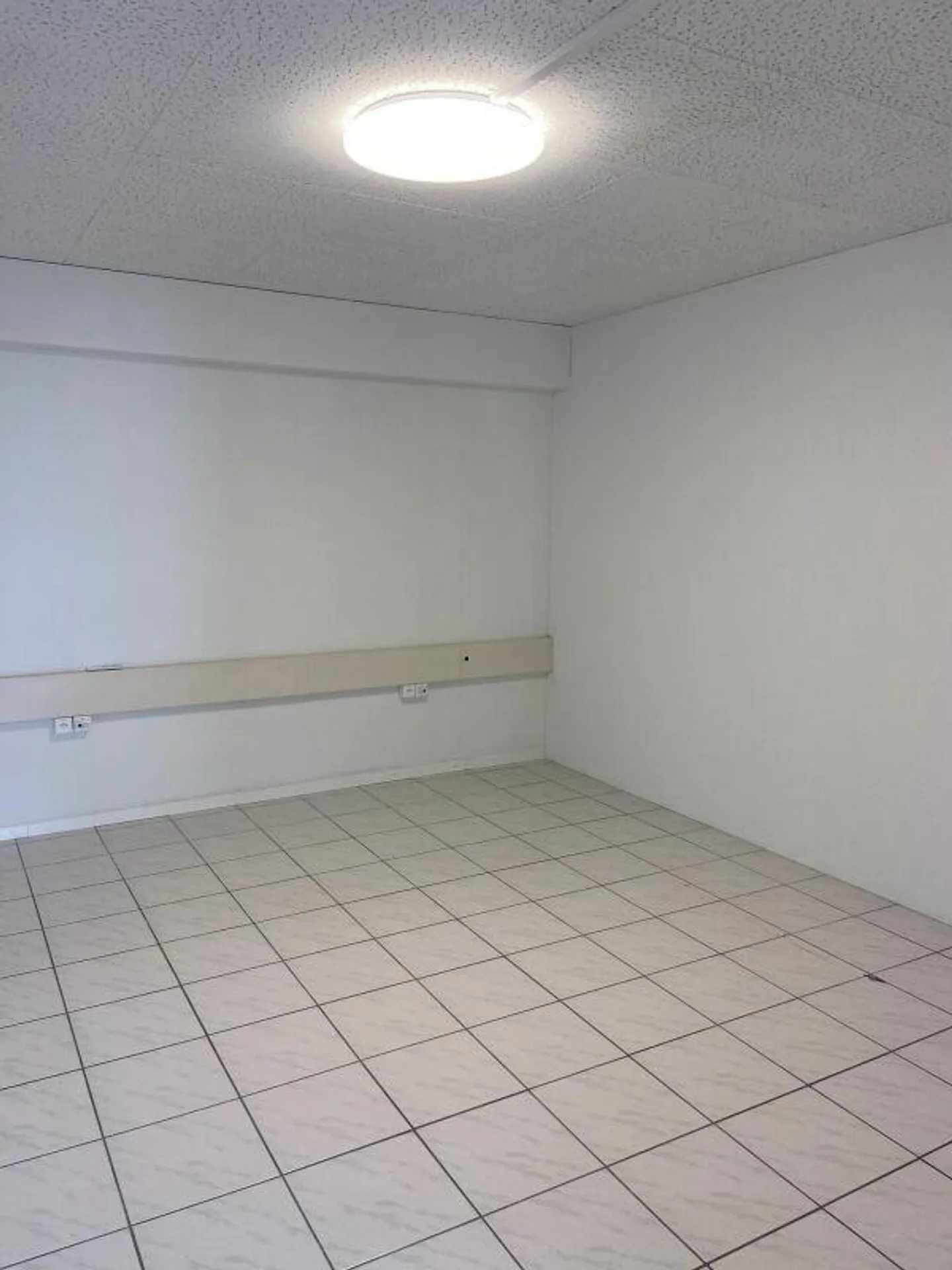 Petits bureaux à louer à Ebikon - Idéal pour les entreprises discrètes et les start-ups - Photo 3 sur 11