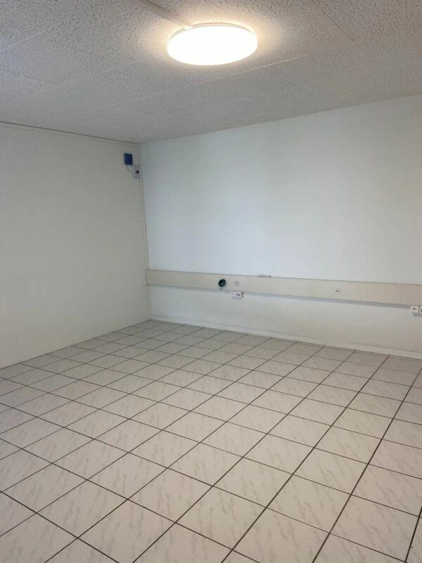 Petits bureaux à louer à Ebikon - Idéal pour les entreprises discrètes et les start-ups - Photo 4 sur 11