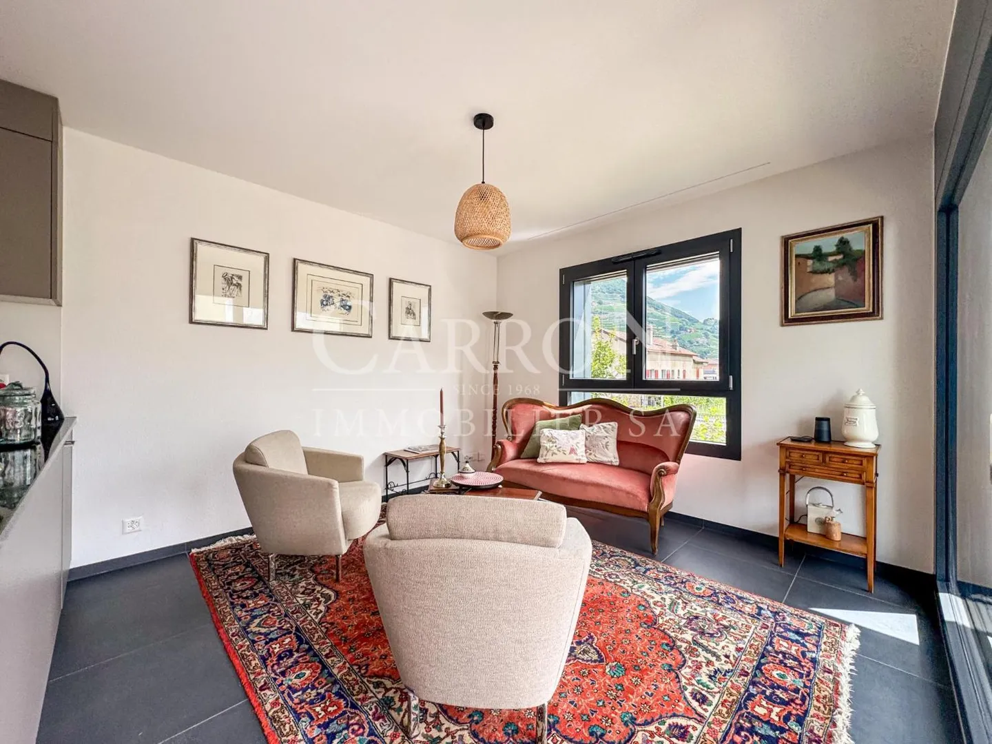 Appartement moderne avec terrasse - Photo 2 sur 7