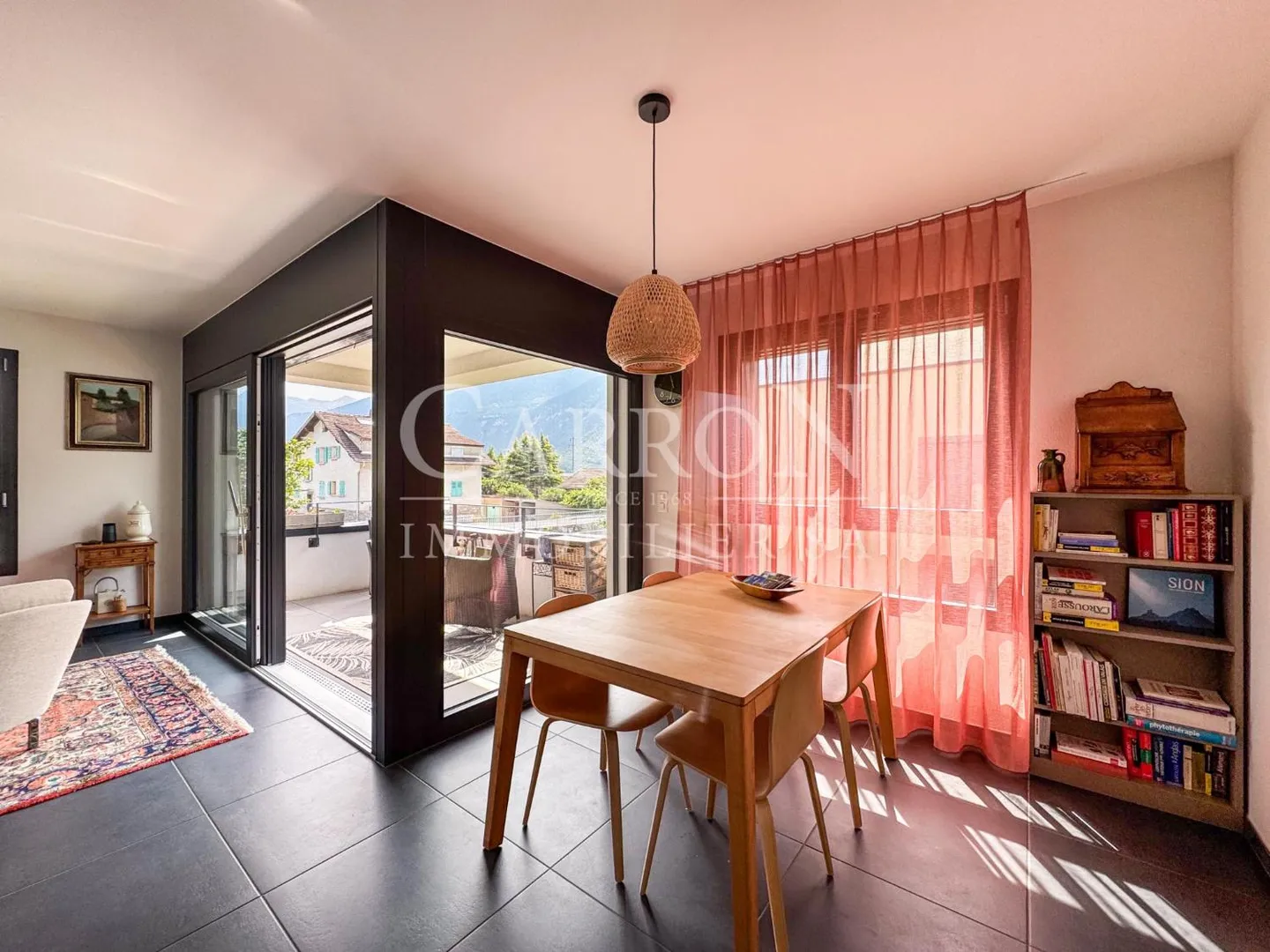 Appartement moderne avec terrasse - Photo 3 sur 7