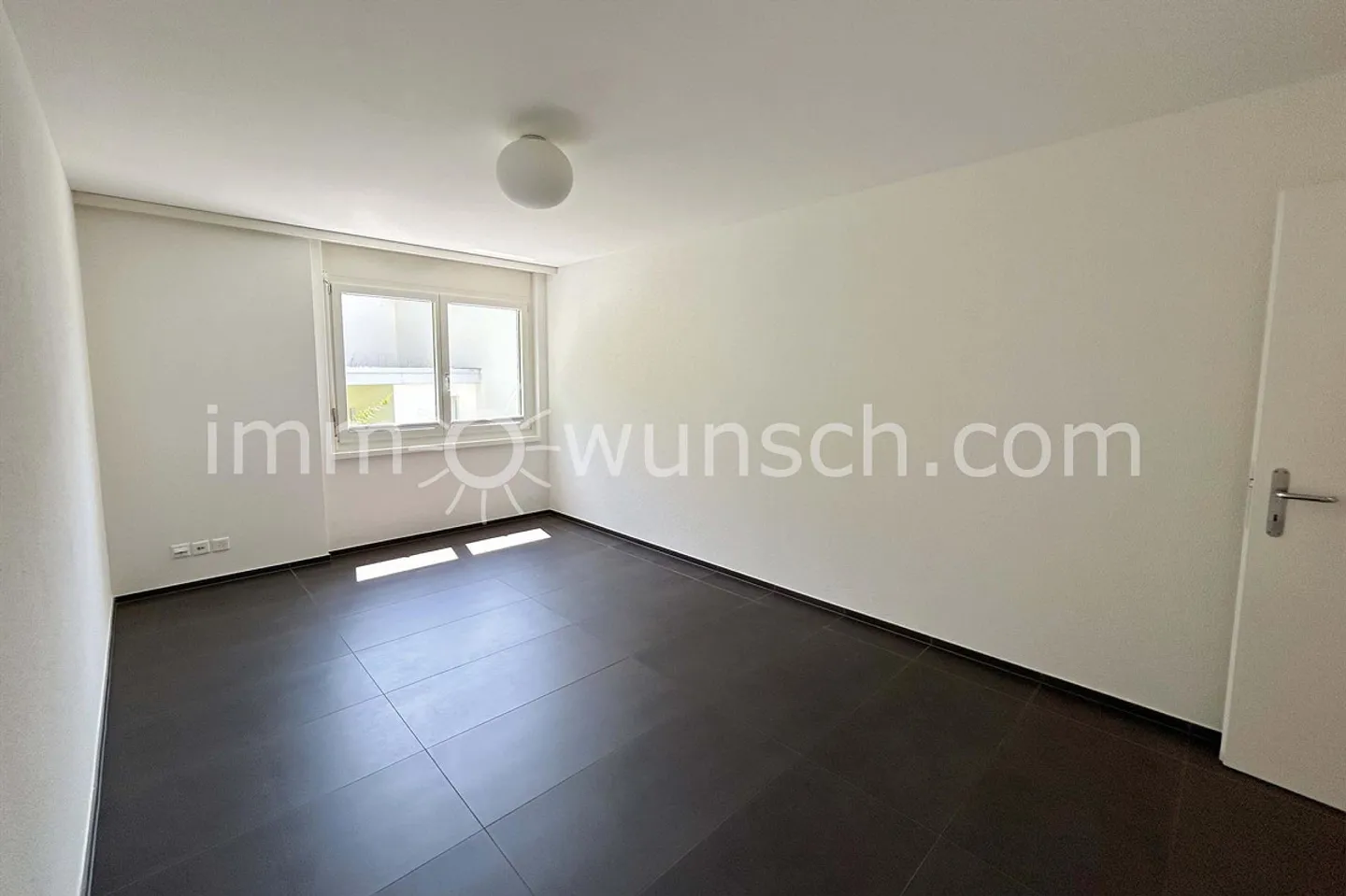 Exclusive 4 ½ room EGTW with breathtaking lake view in Walchwil - Photo 9 of 11