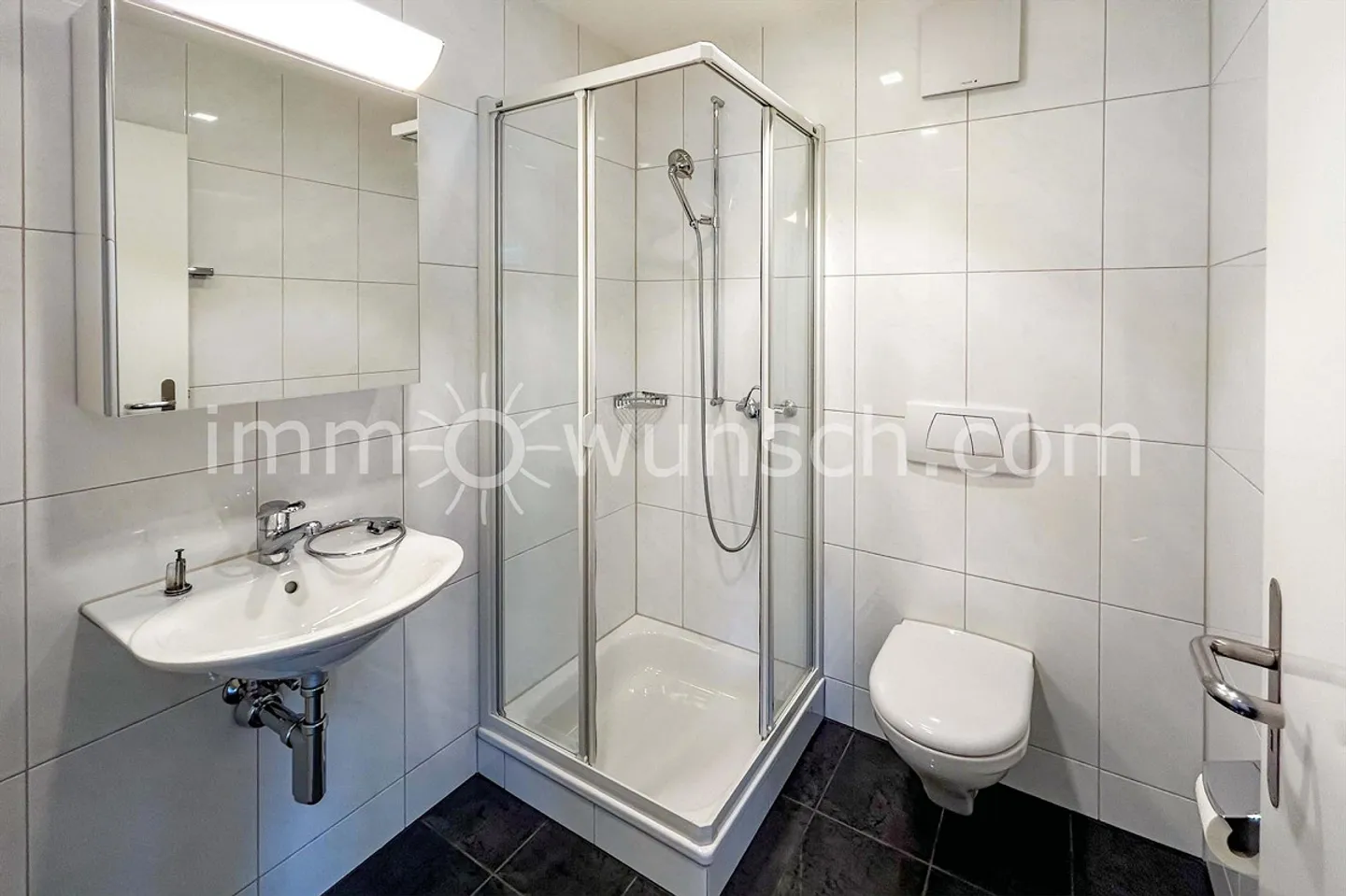 Exclusive 4 ½ room EGTW with breathtaking lake view in Walchwil - Photo 5 of 11