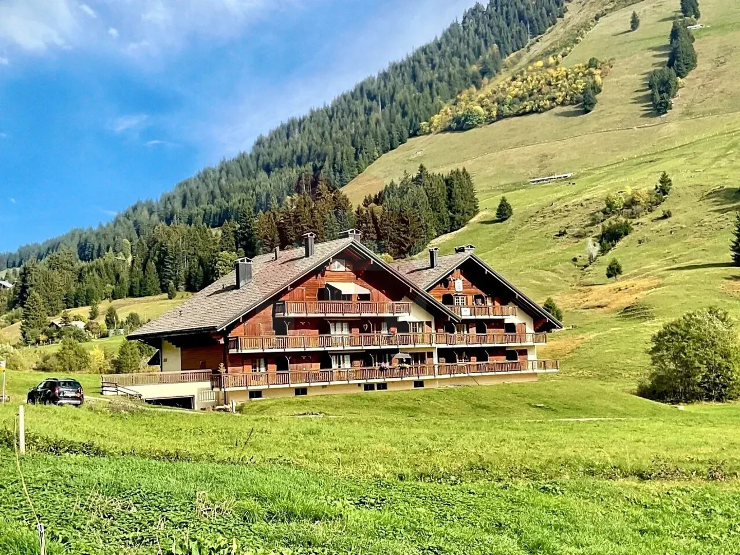 Charmante 2,5-Zimmer-Penthouse-Wohnung mit außergewöhnlichem Blick Les Mosses - Foto 1 von 13