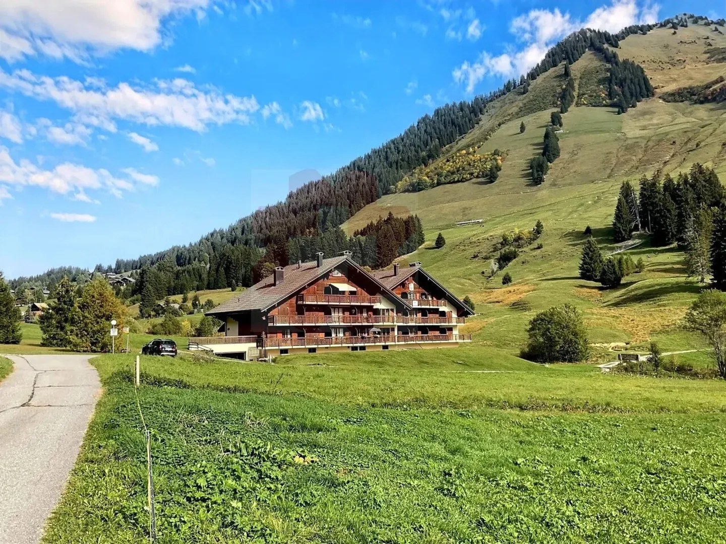 Charmante 2,5-Zimmer-Penthouse-Wohnung mit außergewöhnlichem Blick Les Mosses - Foto 2 von 13