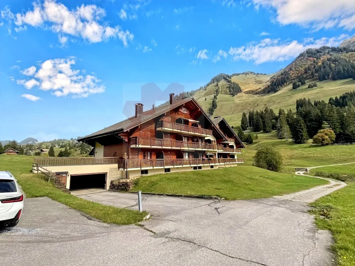 Charmante 2,5-Zimmer-Penthouse-Wohnung mit außergewöhnlichem Blick Les Mosses - Foto 3 von 13