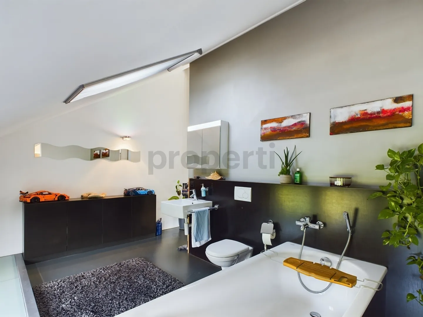 Appartamento loft unico con un'altezza impressionante e arredi moderni - Foto 8 di 9