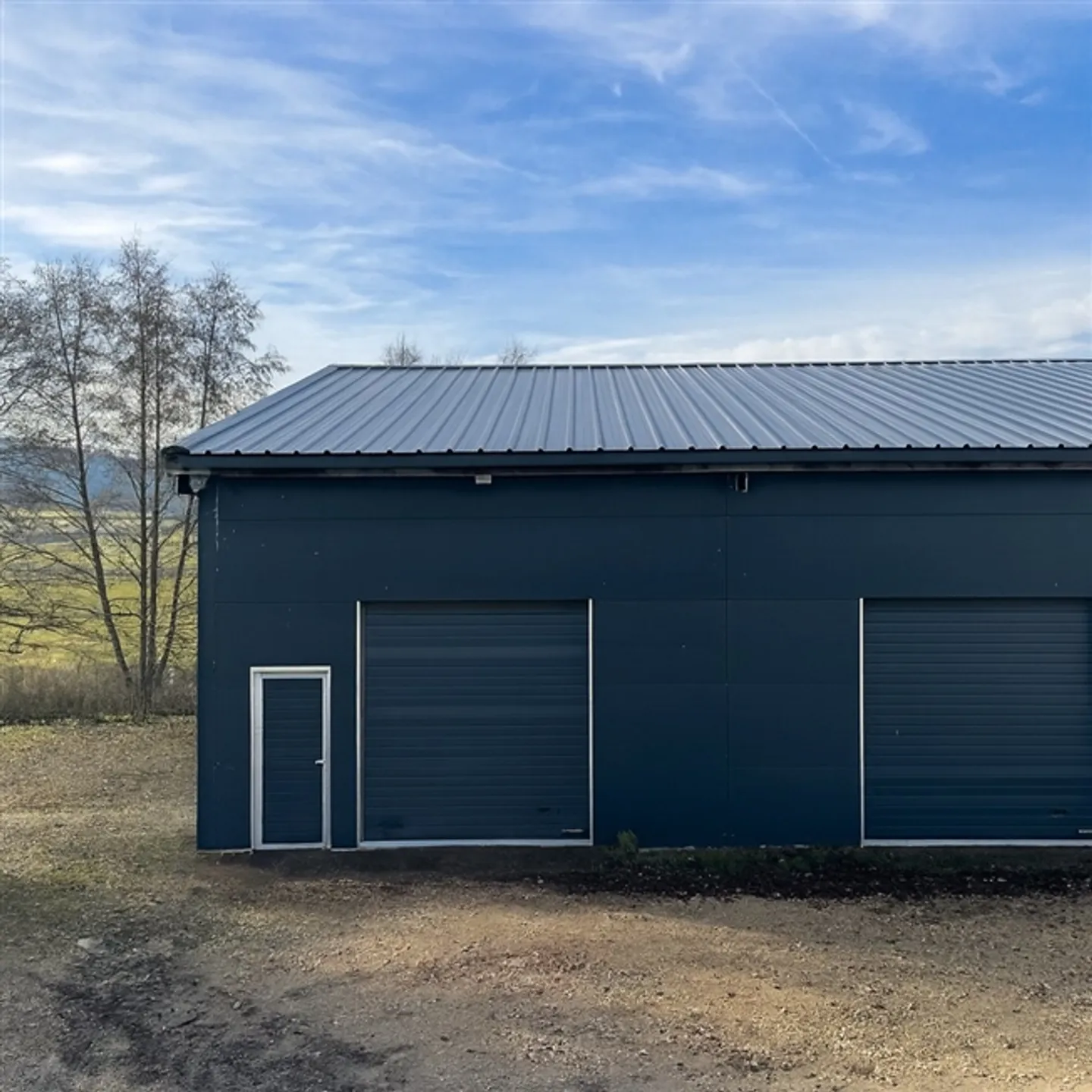 Dépôt / Atelier avec porte sectionnelle ? idéal artisan, stockage ou petite acti - Photo 4 sur 9