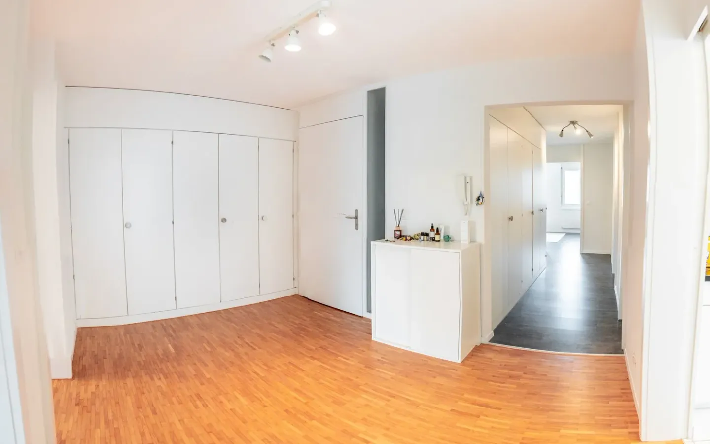 Spacious 4.5-room apartment with a view in Kirchlindach - Photo 2 of 26