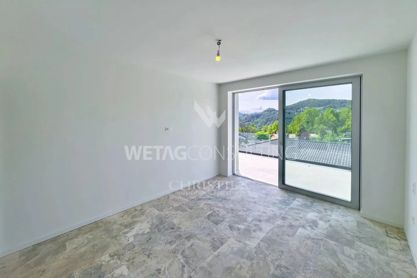 Lugano-Carabbia : Villa moderne entièrement rénovée avec piscine à ... - Photo 4 sur 11