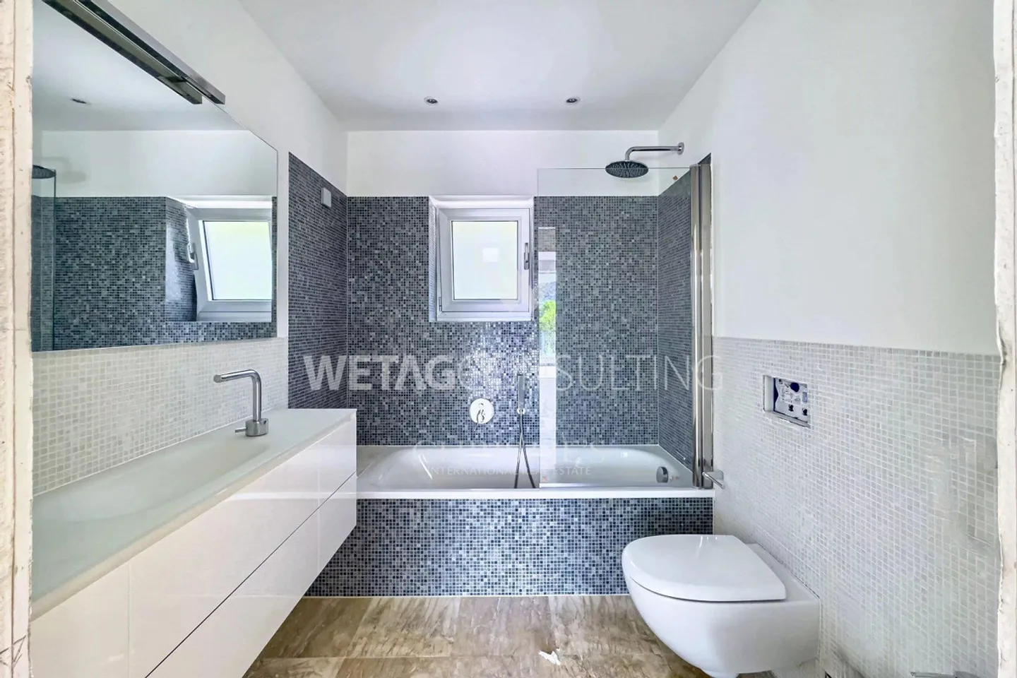 Lugano-Carabbia : Villa moderne entièrement rénovée avec piscine à ... - Photo 5 sur 11