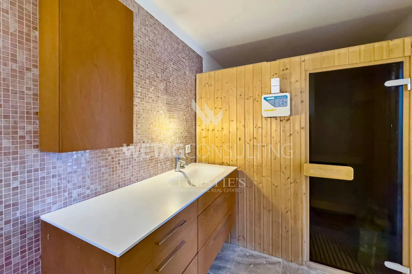 Lugano-Carabbia : Villa moderne entièrement rénovée avec piscine à ... - Photo 9 sur 11