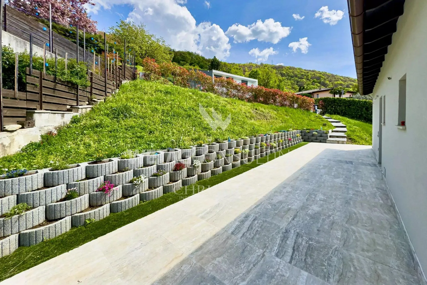 Lugano-Carabbia : Villa moderne entièrement rénovée avec piscine à ... - Photo 10 sur 11