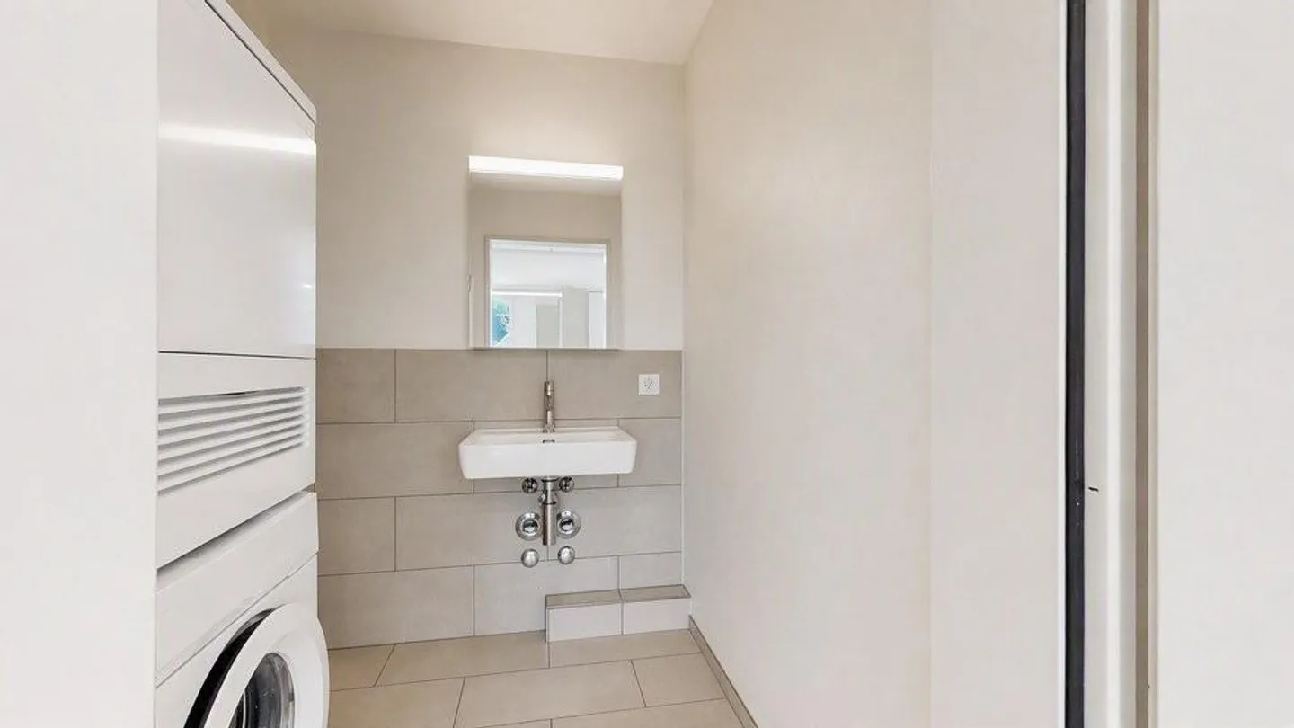 Versatile Commercial Space in Prime Location in Liestal - Photo 7 of 12