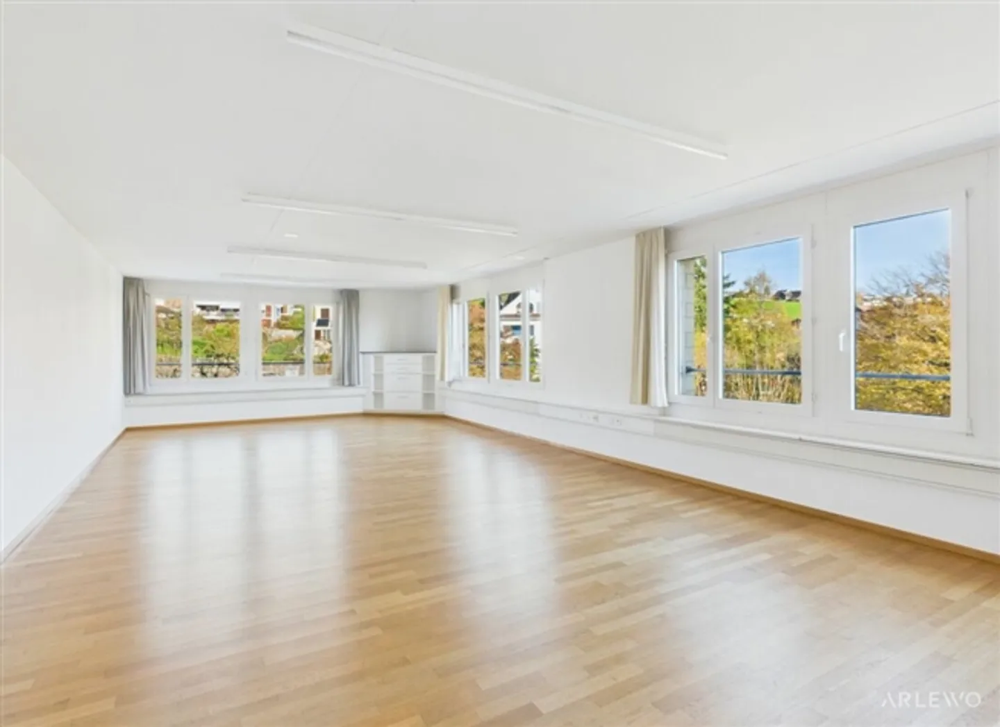 Bureau individuel pratique à Meggen - Photo 3 sur 3