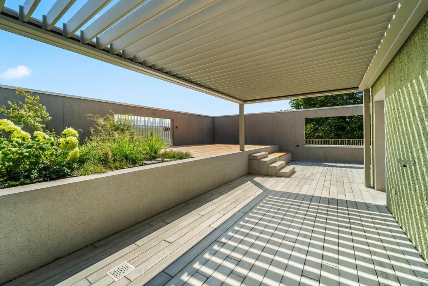Nuovo appartamento con altezza di soffitto impressionante e giardino sul tetto esclusivo - Foto 8 di 9