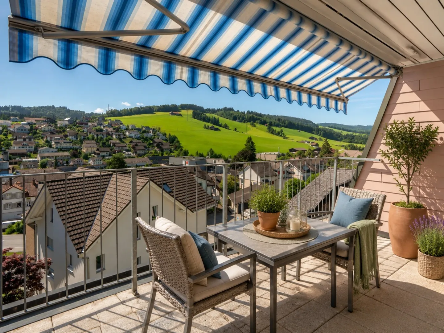 Annonce : Appartement penthouse central de 4,5 pièces avec deux balcons - Photo 4 sur 6