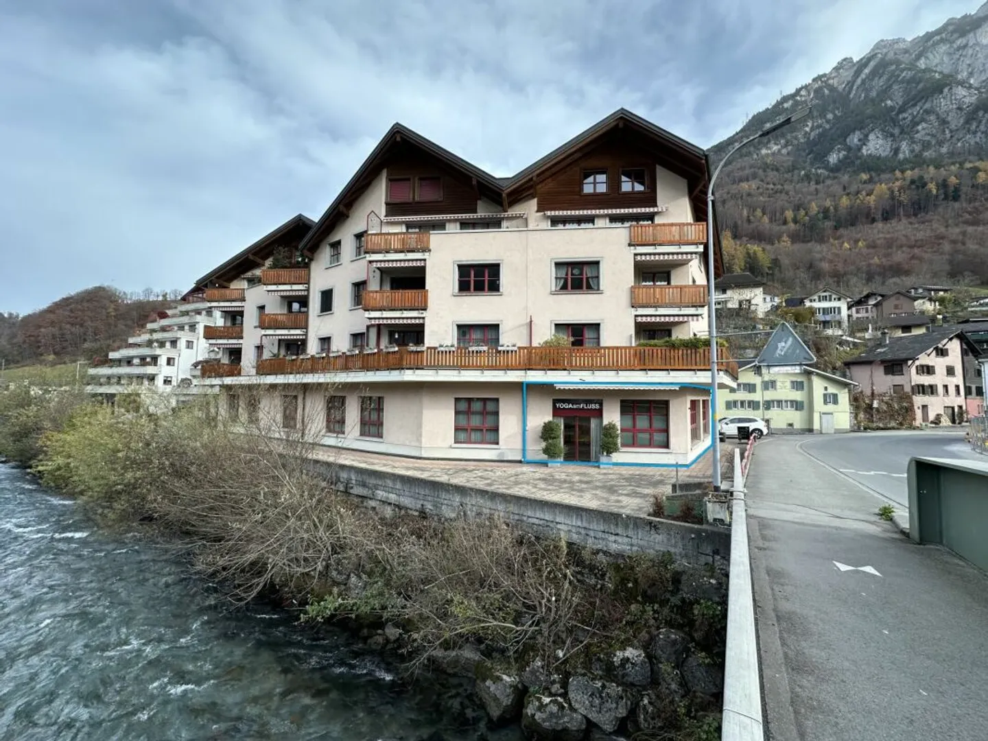 Practical, versatile commercial space (109 m²) in Ennenda - Photo 1 of 4