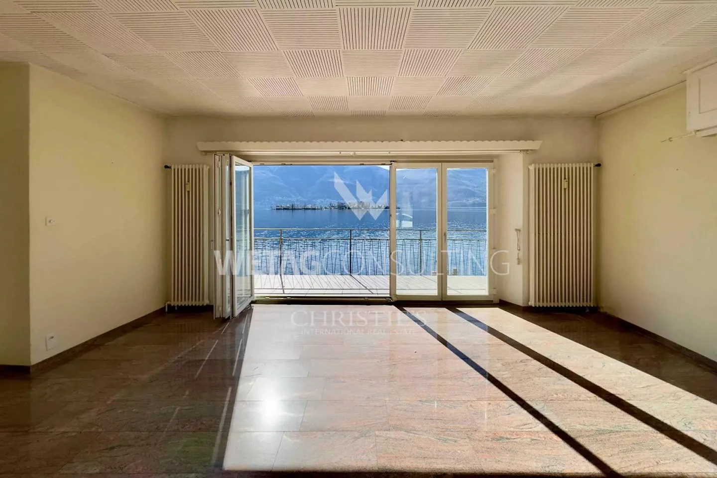 Porto Ronco: Proprietà da ristrutturare con vista mozzafiato... - Foto 2 di 13