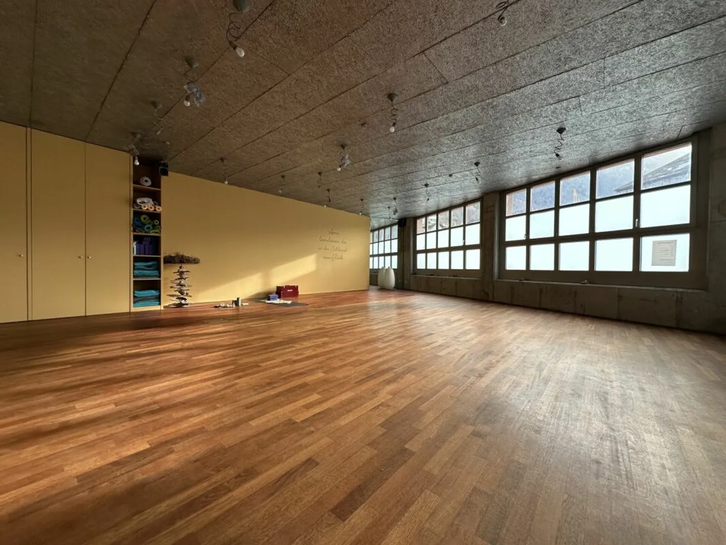 Practical, versatile commercial space (109 m²) in Ennenda - Photo 2 of 4