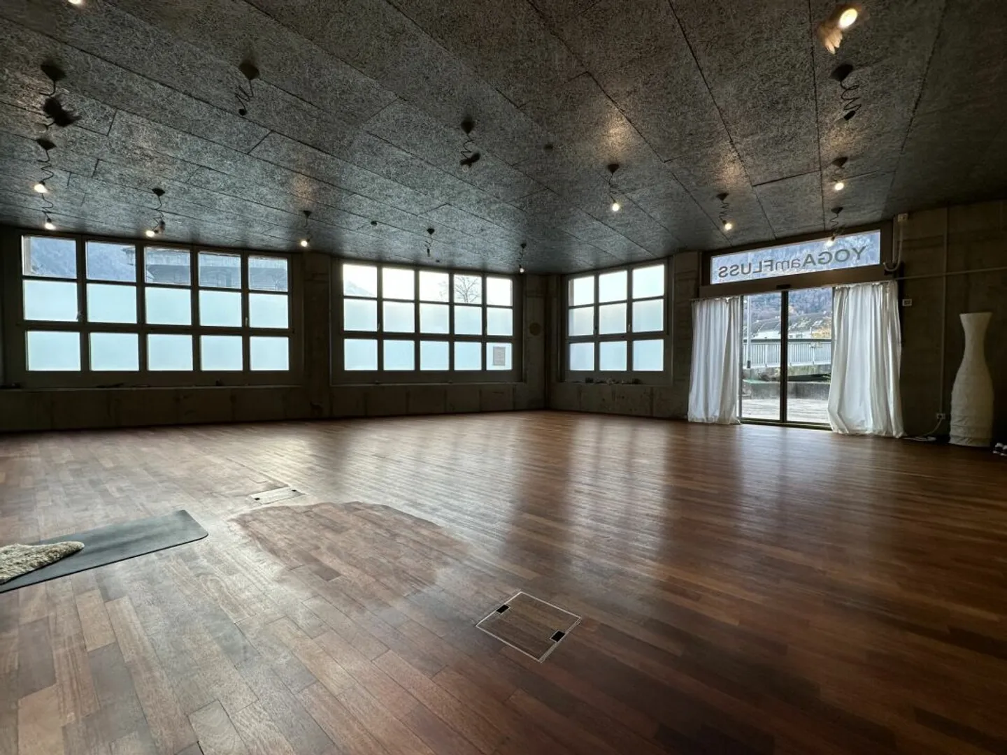 Practical, versatile commercial space (109 m²) in Ennenda - Photo 3 of 4