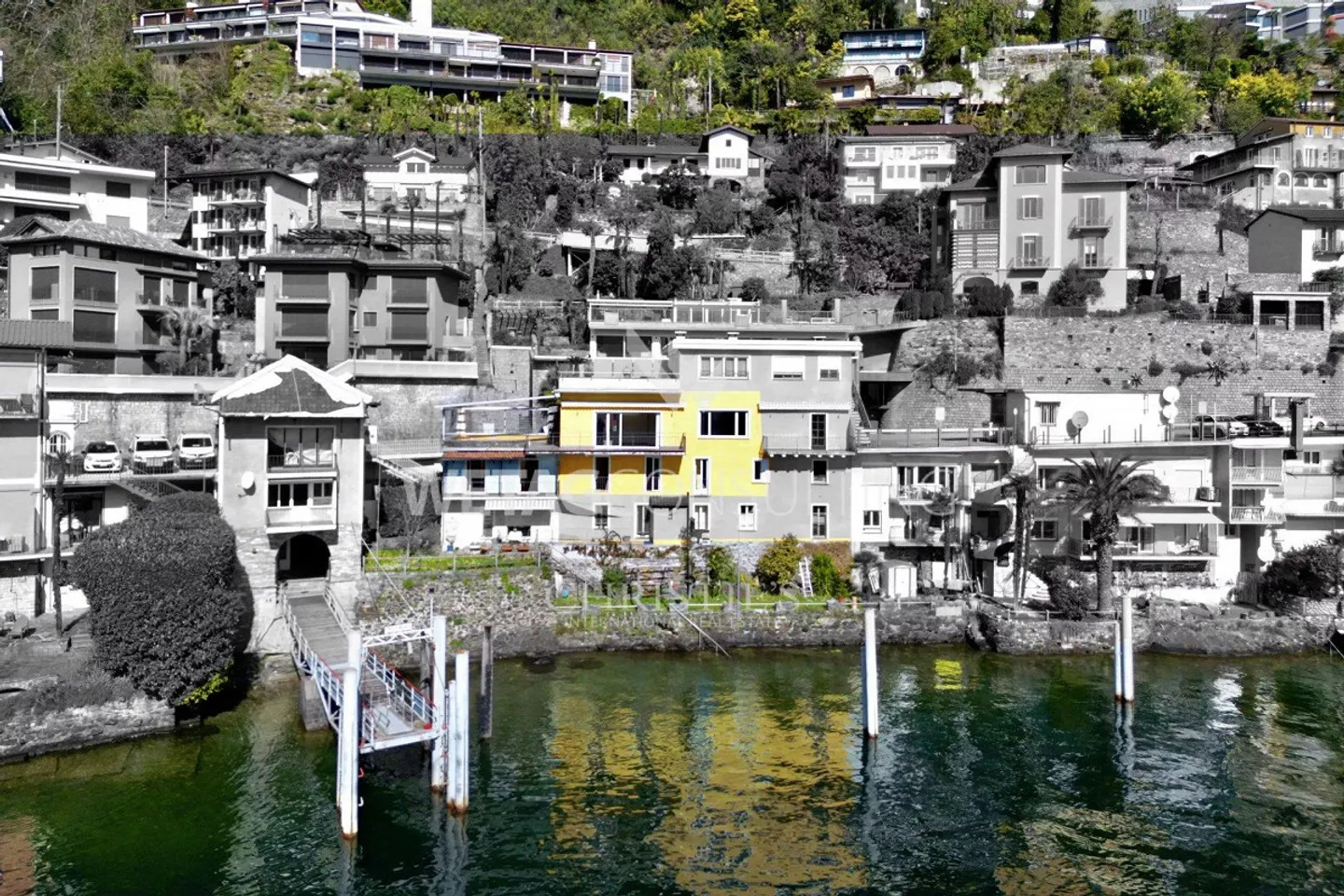 Porto Ronco: Proprietà da ristrutturare con vista mozzafiato... - Foto 12 di 13