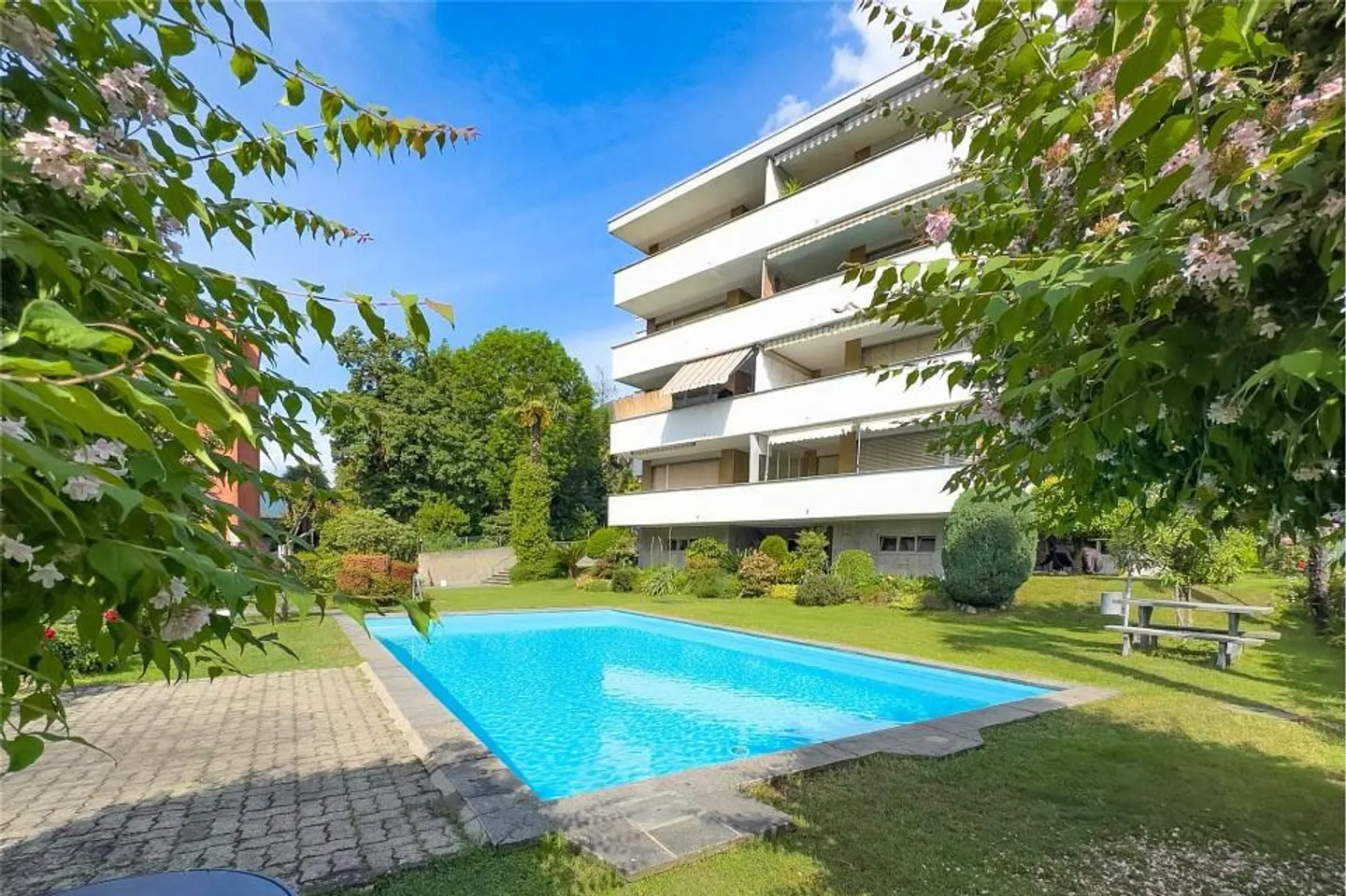 Appartement de 3,5 pièces avec piscine - Photo 3 sur 13