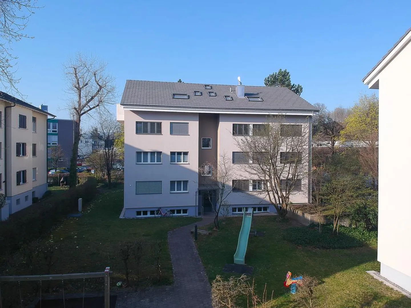 Appartement rénové de 3,5 pièces avec machine à laver ! - Photo 1 sur 7