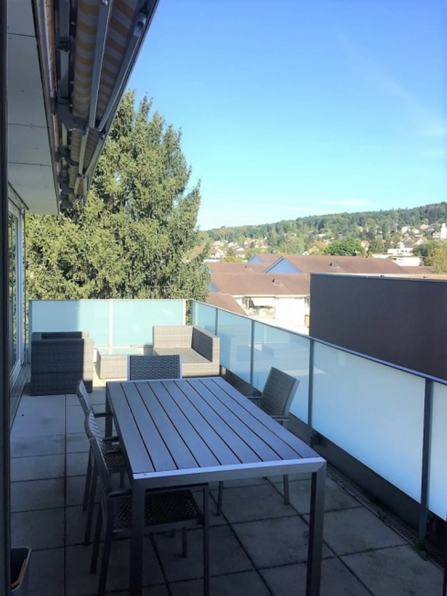 Living with a View in a Family-Friendly Environment - Photo 3 of 10