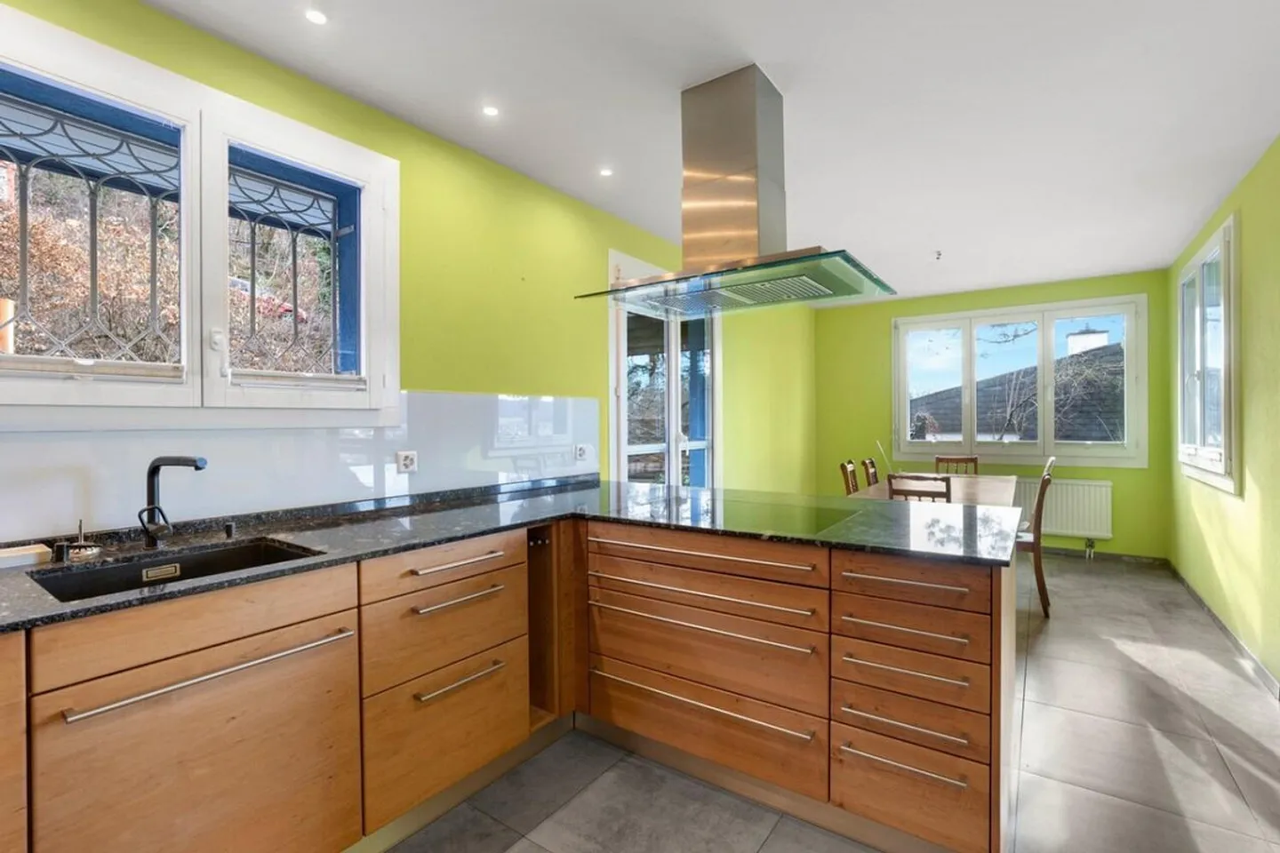 Ampia casa unifamiliare - Foto 3 di 18