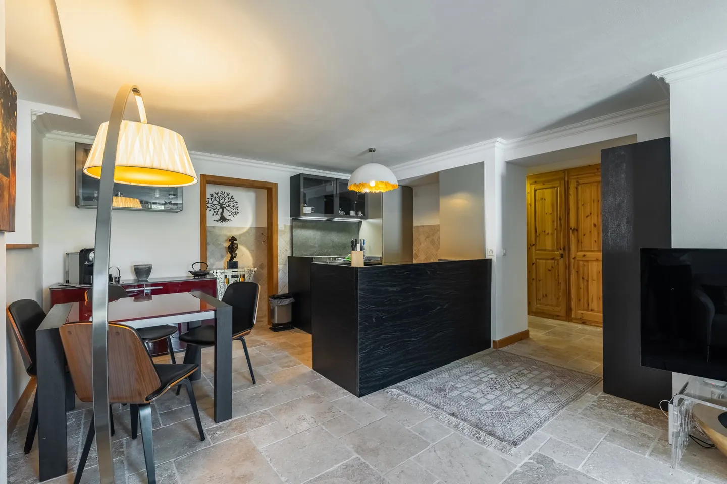 Luxury Apartment in Palace - Photo 2 of 12