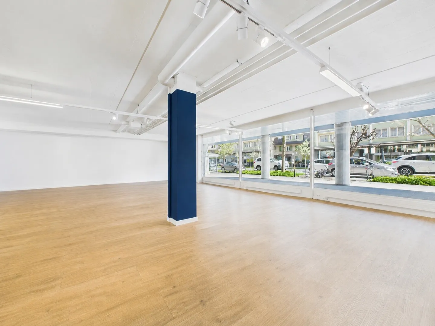 Visible commercial space with versatile potential for use in central location - Photo 3 of 4