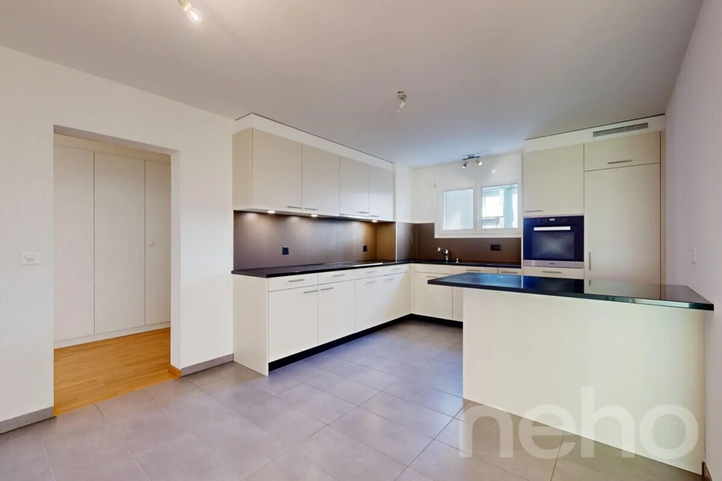 Ampio appartamento di 4,5 locali in una posizione tranquilla a Chailly - Foto 8 di 12