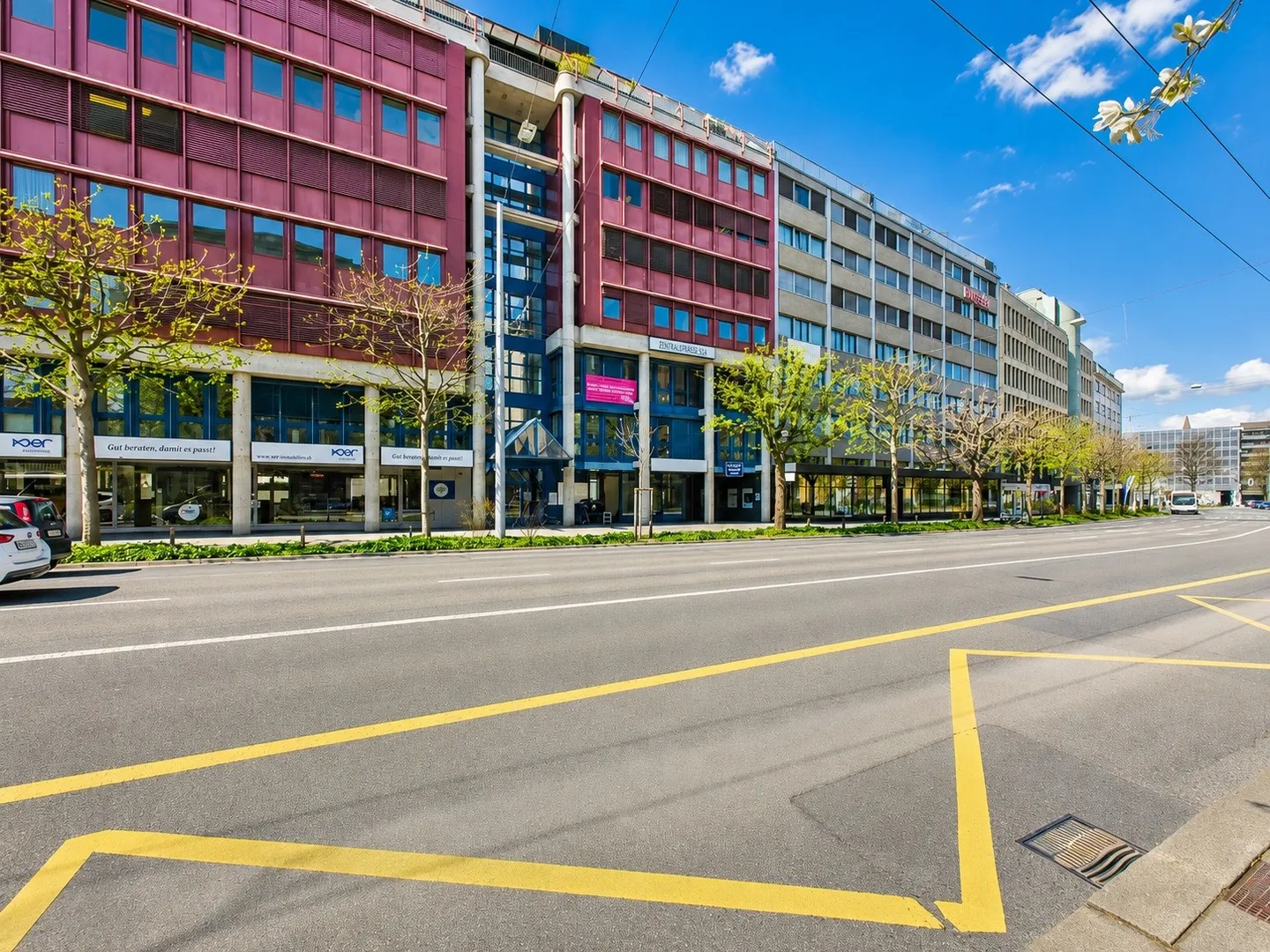 Visible commercial space with versatile potential for use in central location - Photo 4 of 4