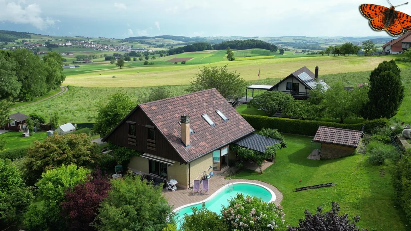 EXKLUSIV! FAMILIENVILLA MIT SCHWIMMBAD IN BERLENS! - Foto 1 von 17