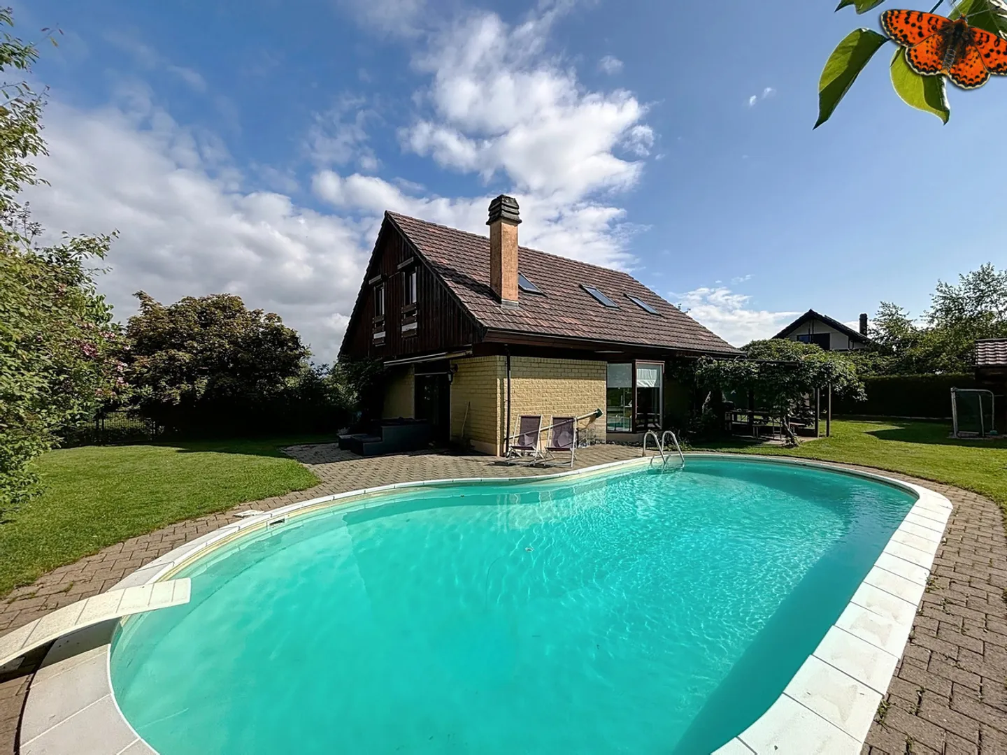 EXKLUSIV! FAMILIENVILLA MIT SCHWIMMBAD IN BERLENS! - Foto 2 von 17