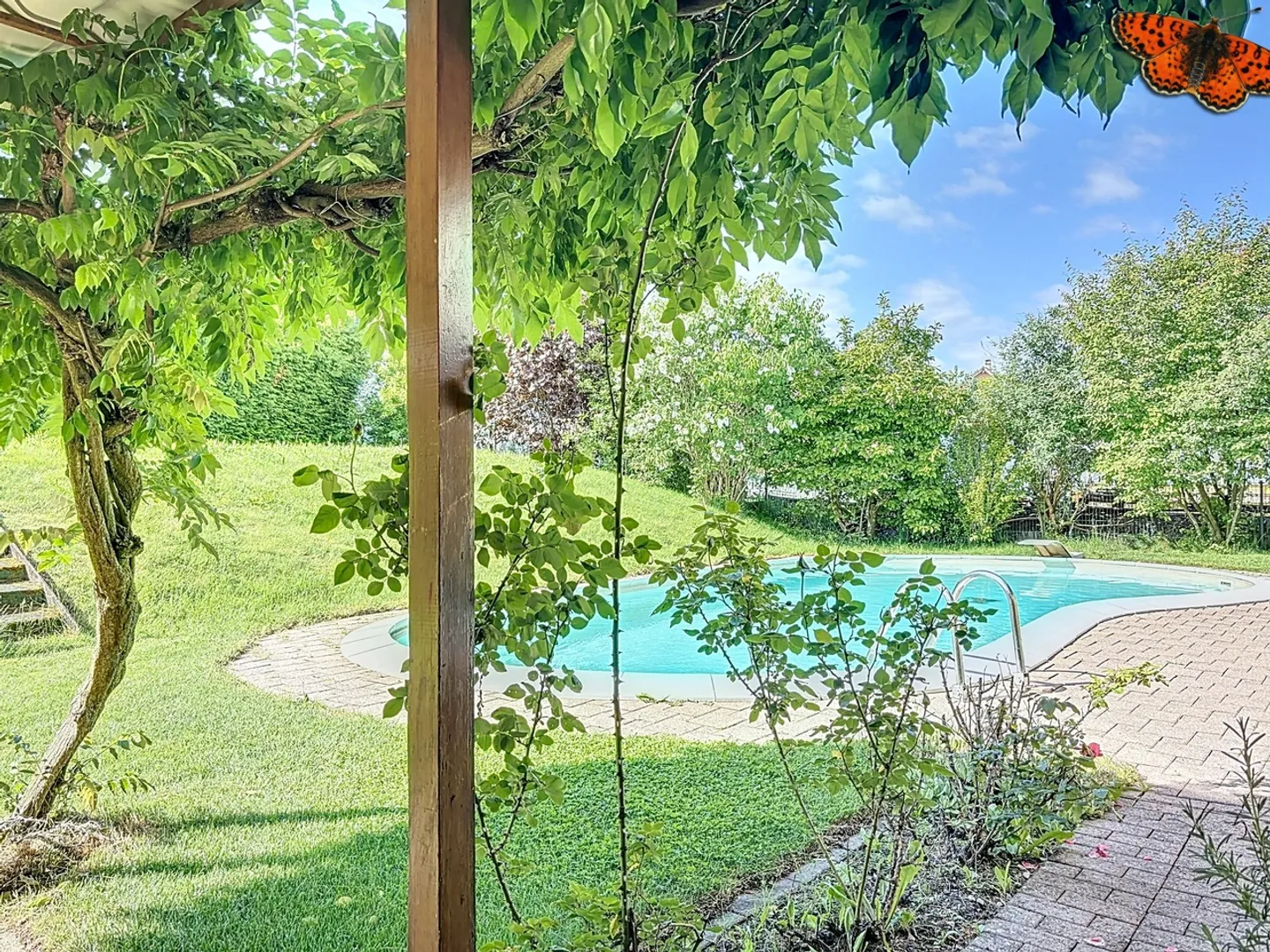 EXKLUSIV! FAMILIENVILLA MIT SCHWIMMBAD IN BERLENS! - Foto 4 von 17