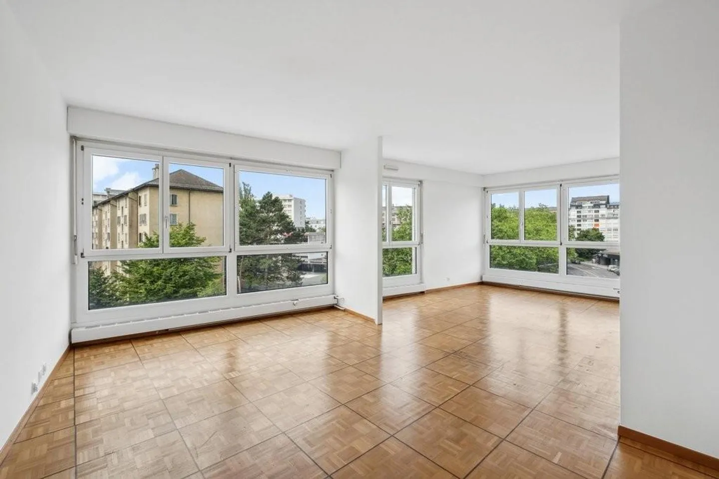 Beautiful apartment with 2 bedrooms in the Charmilles district - Photo 2 of 9