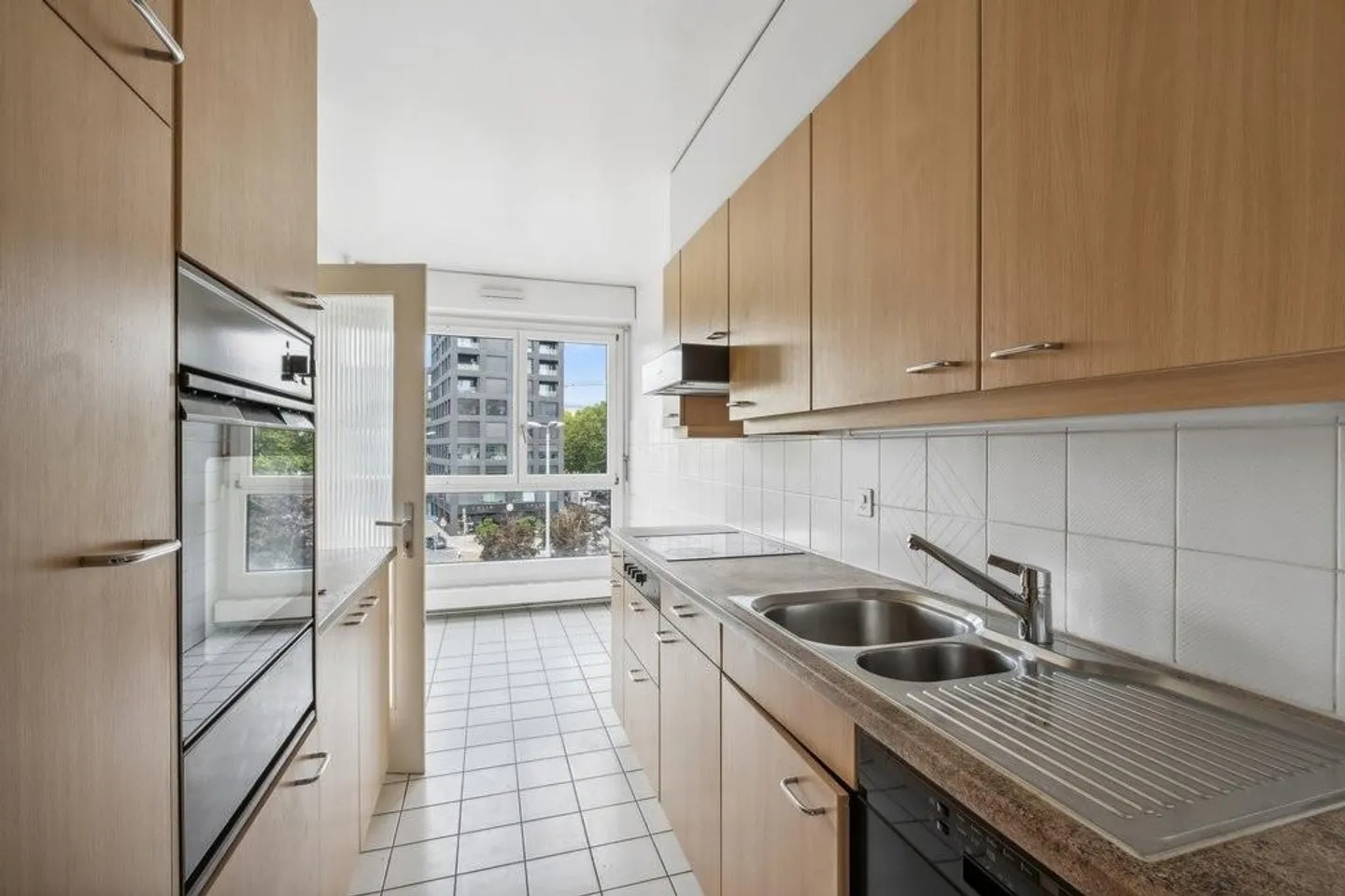 Beautiful apartment with 2 bedrooms in the Charmilles district - Photo 5 of 9