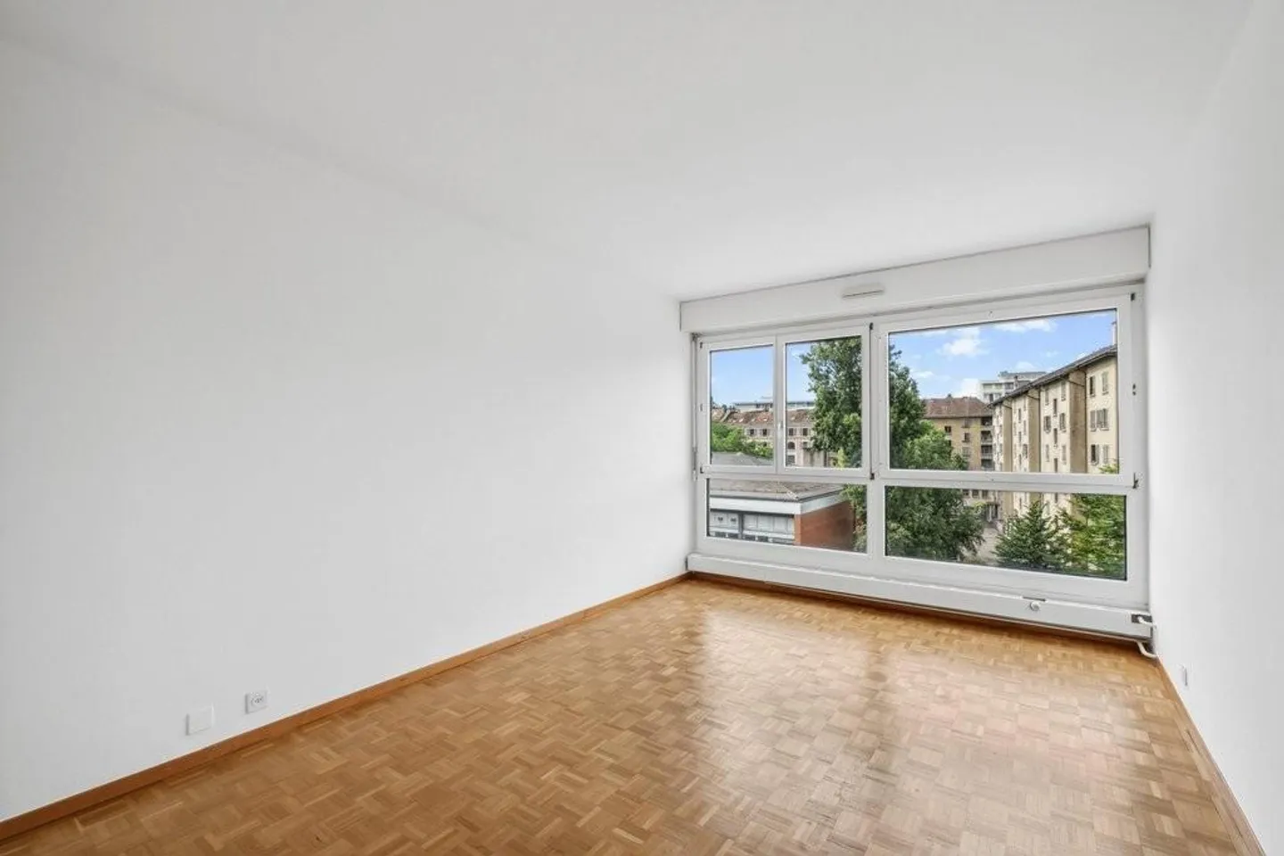 Beautiful apartment with 2 bedrooms in the Charmilles district - Photo 6 of 9