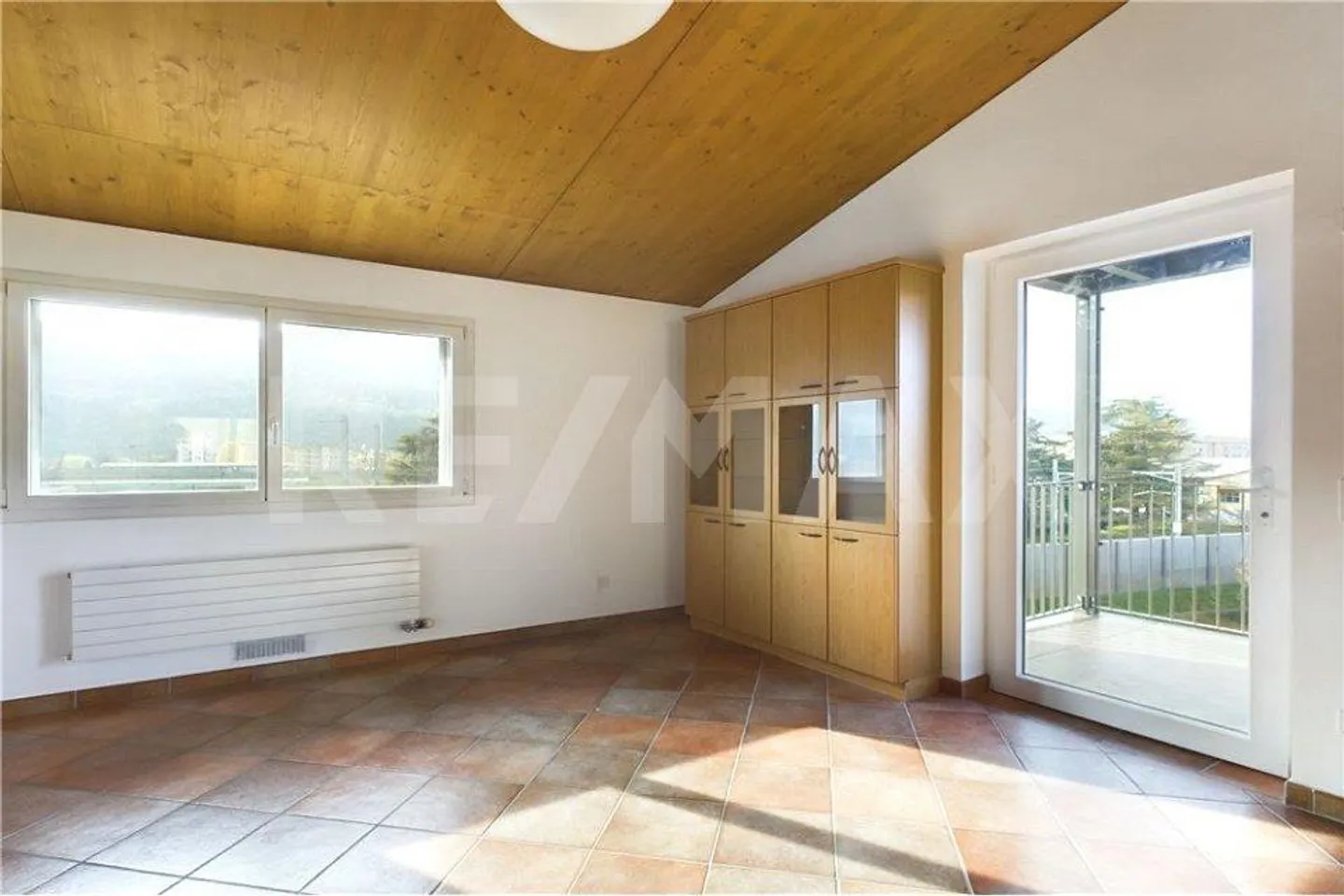 Penthouse moderne avec balcon et deux places de parking - Photo 2 sur 10