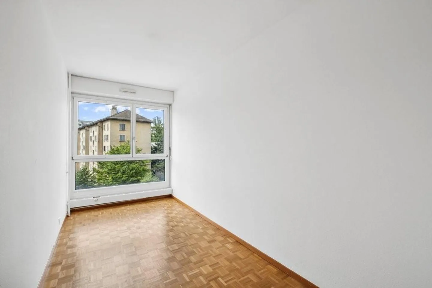 Beautiful apartment with 2 bedrooms in the Charmilles district - Photo 7 of 9