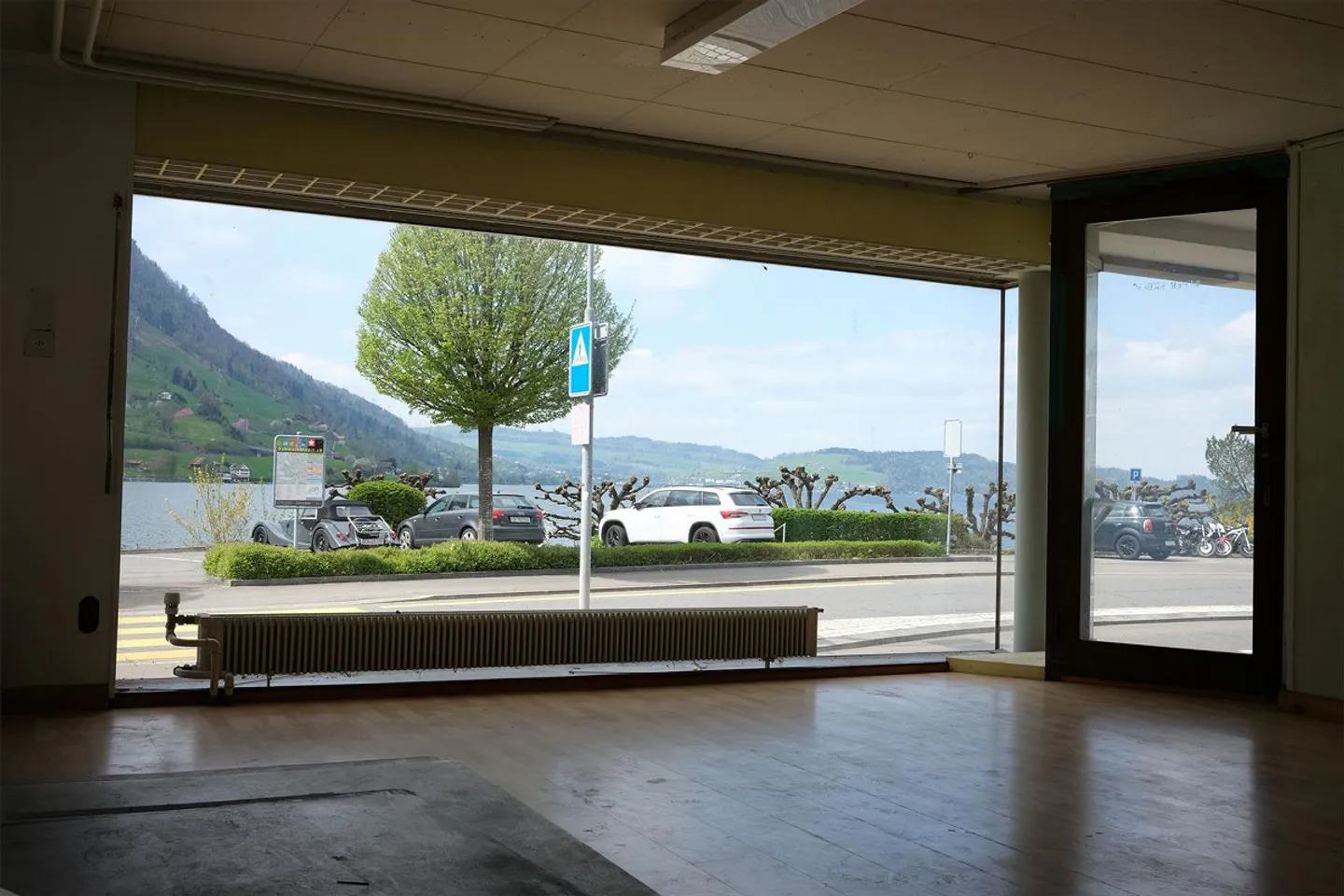 5 1/2-Room Old Building Apartment with Unobstructed Lake View - Photo 2 of 18