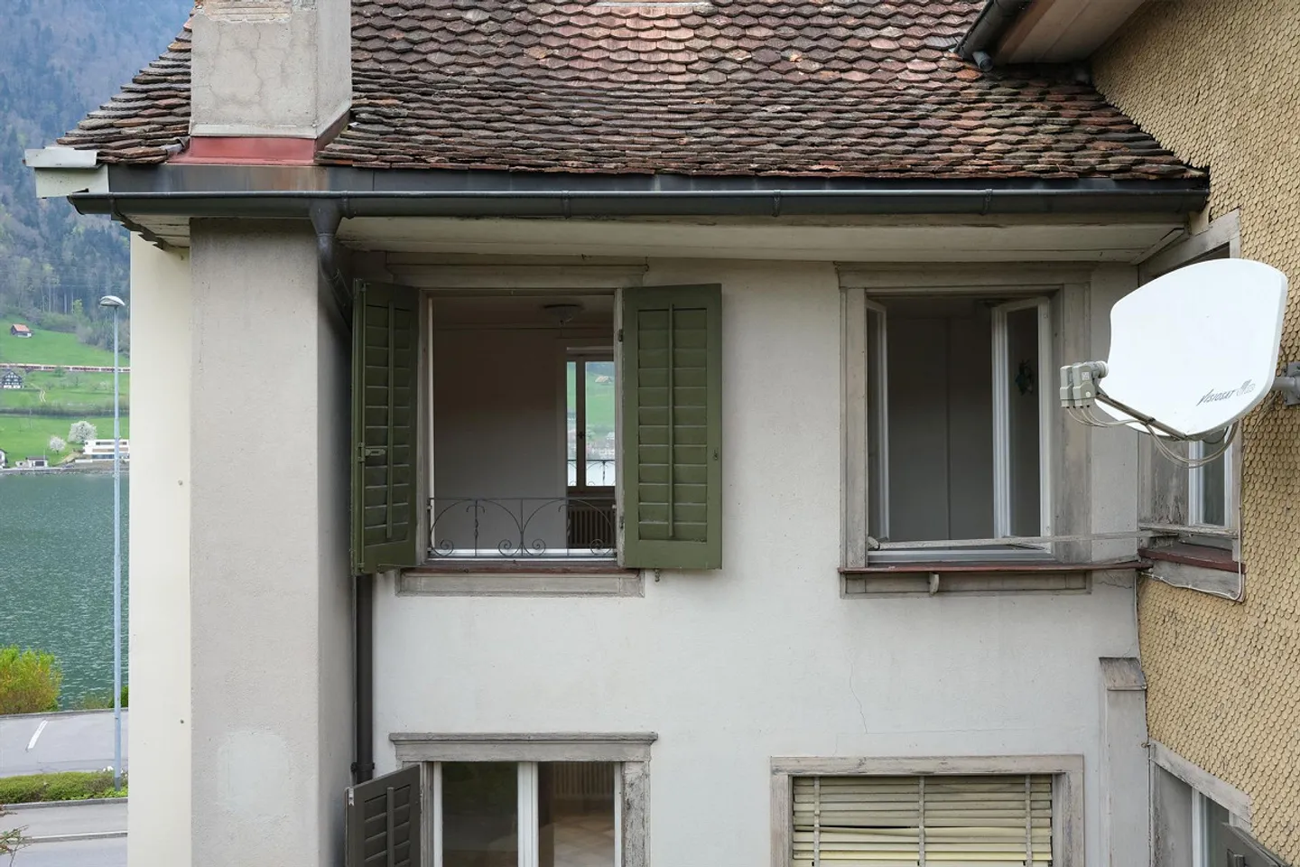 5 1/2-Room Old Building Apartment with Unobstructed Lake View - Photo 15 of 18