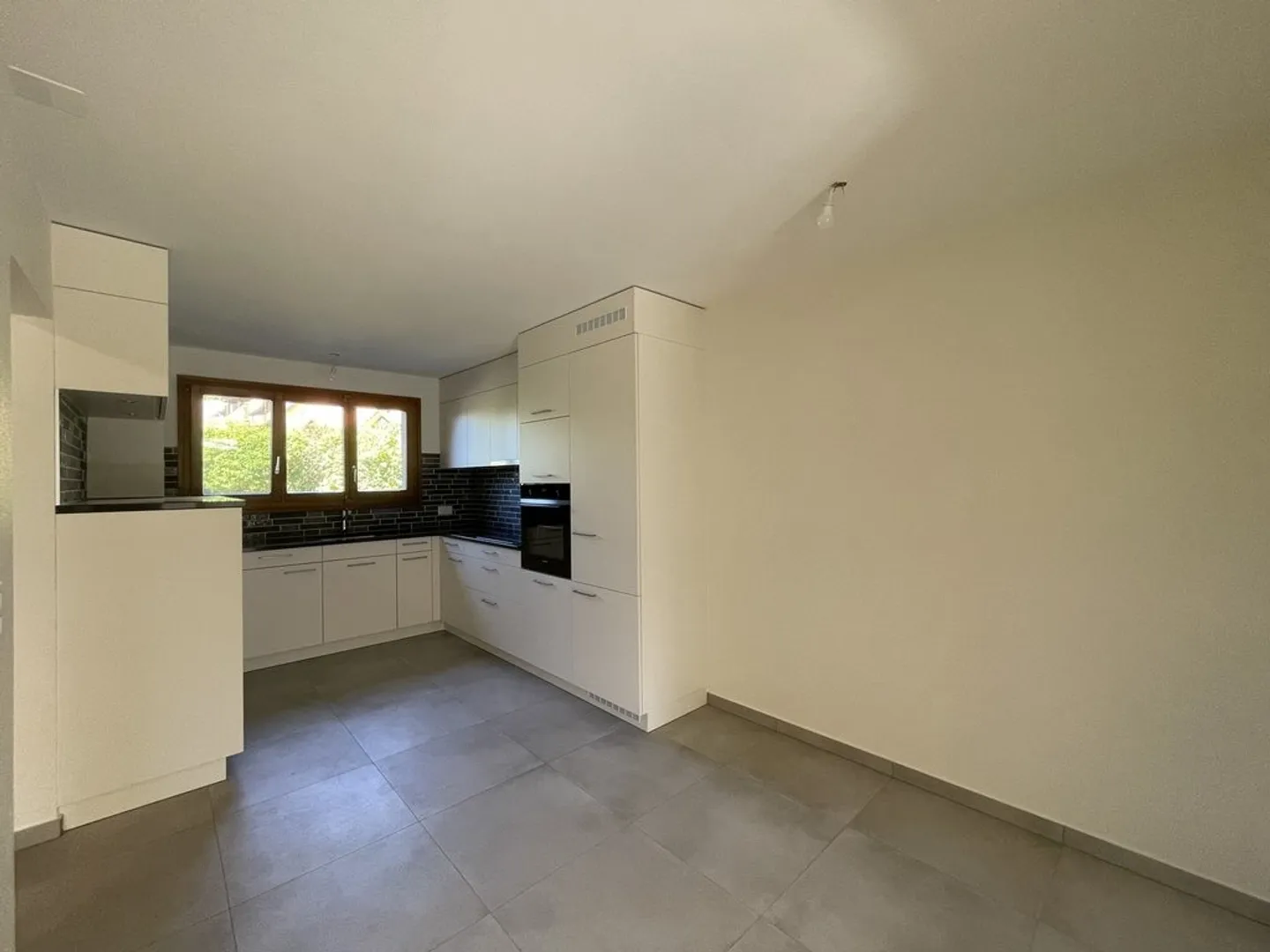 FRIBOURG - Renovated 4.5 room house - Photo 3 of 12