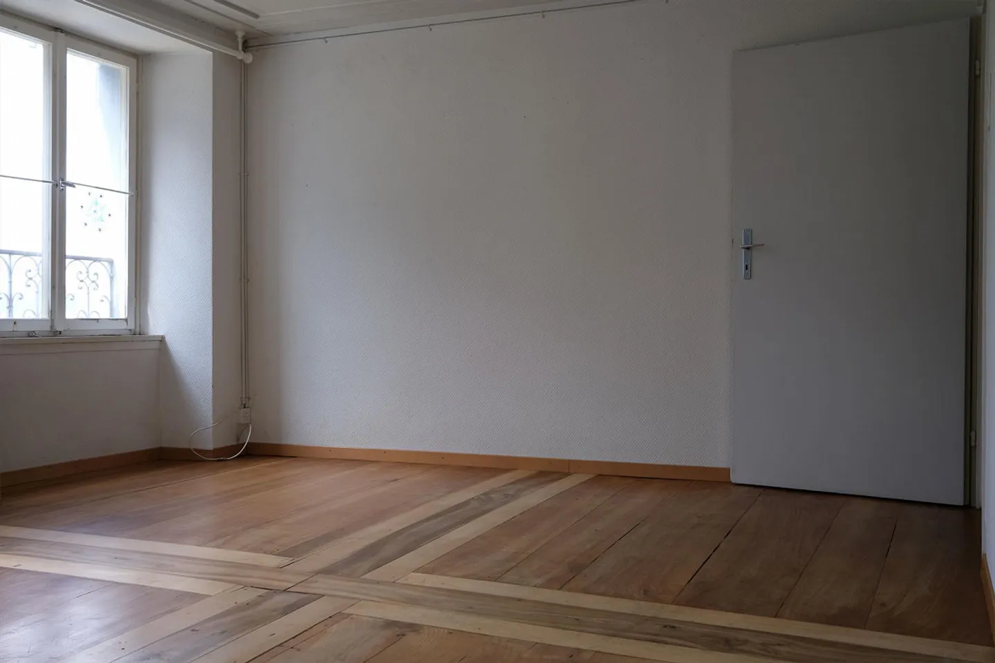 5 1/2-Room Old Building Apartment with Unobstructed Lake View - Photo 9 of 18
