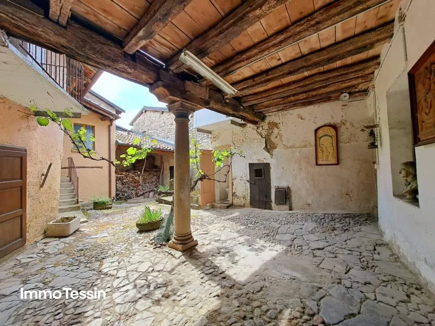 Charmantes Nucleo Tessinerhaus mit grossem Innenhof und Terrasse zu... - Foto 1 von 13