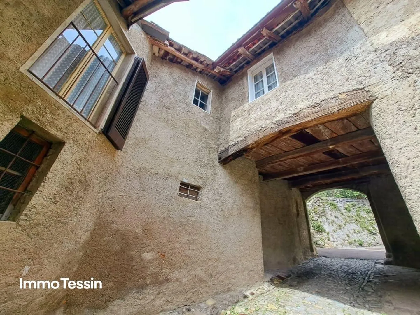 Charmantes Nucleo Tessinerhaus mit grossem Innenhof und Terrasse zu... - Foto 3 von 13